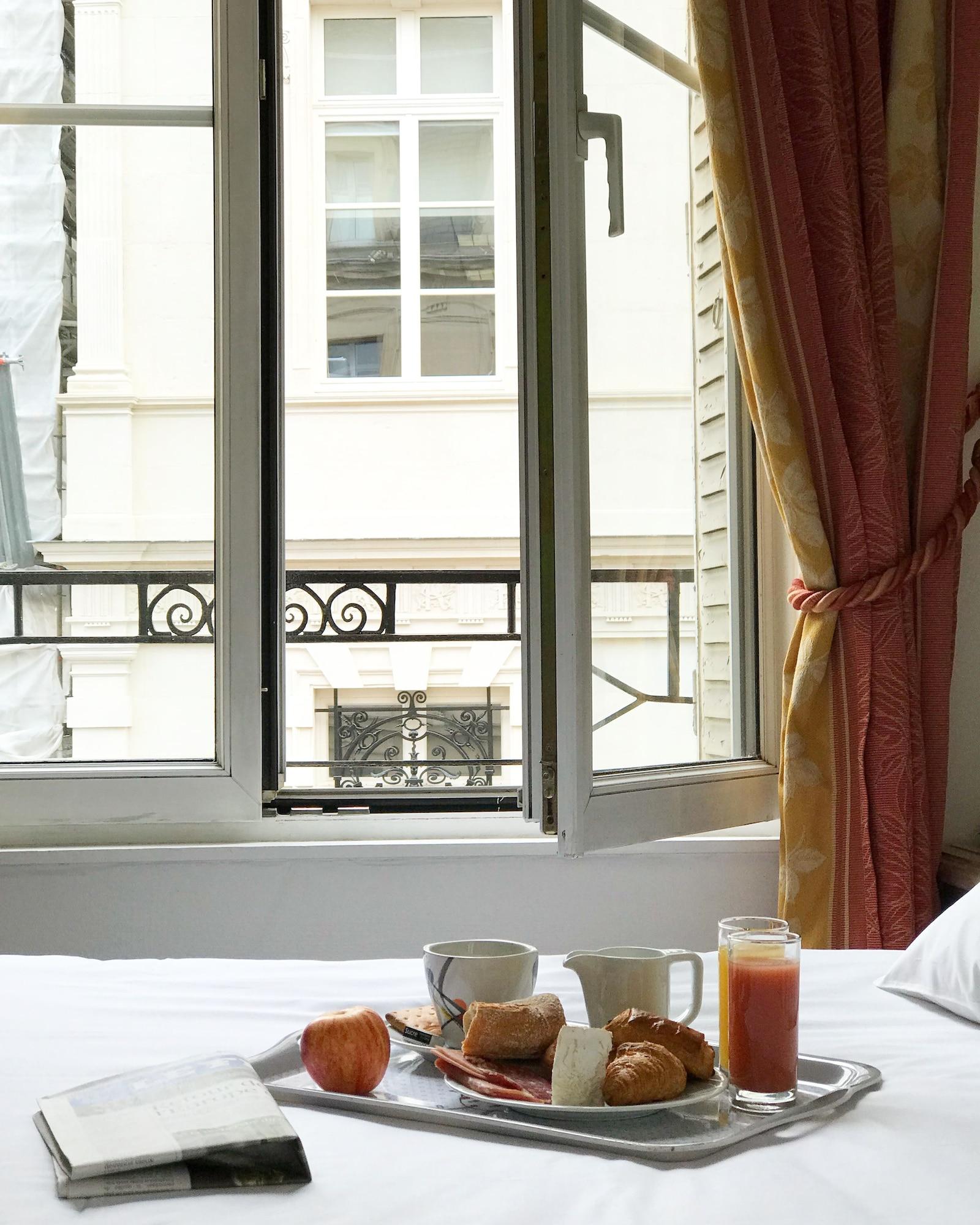 Brit Hotel Aux Sacres Reims, Centre Historique Екстериор снимка