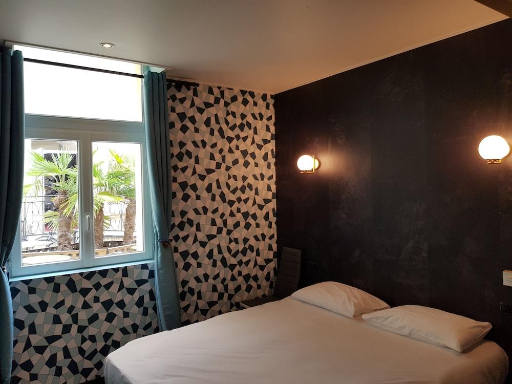 Brit Hotel Aux Sacres Reims, Centre Historique Екстериор снимка