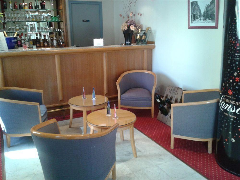 Brit Hotel Aux Sacres Reims, Centre Historique Екстериор снимка