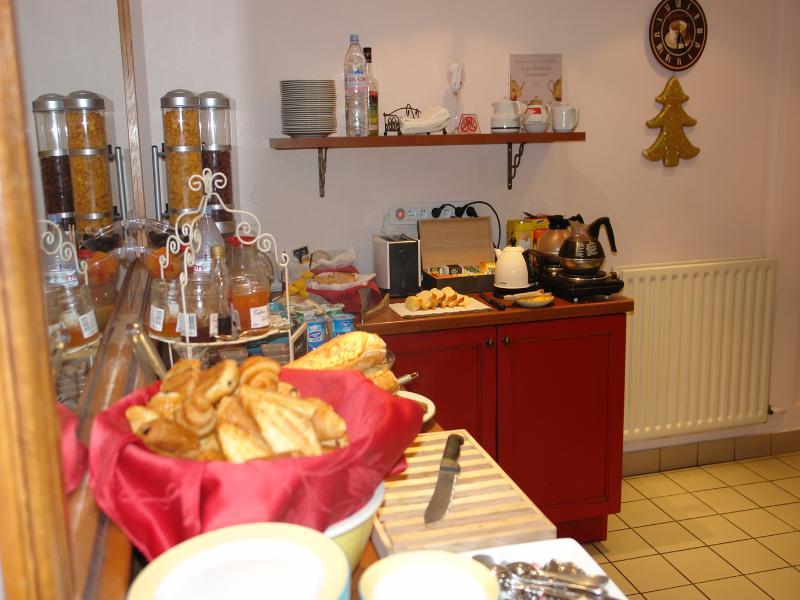 Brit Hotel Aux Sacres Reims, Centre Historique Екстериор снимка