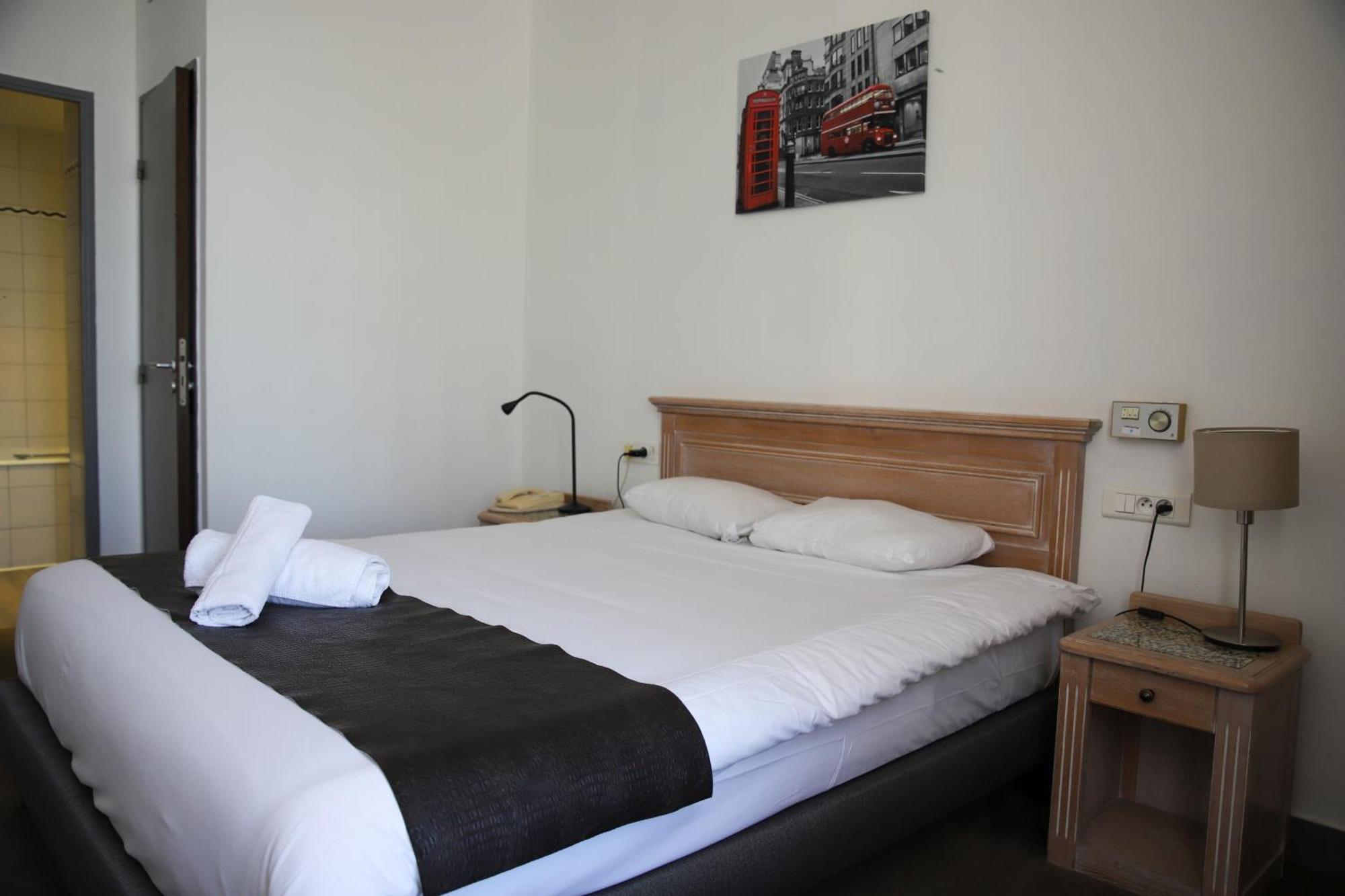Brit Hotel Aux Sacres Reims, Centre Historique Екстериор снимка