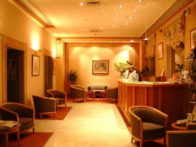 Brit Hotel Aux Sacres Reims, Centre Historique Интериор снимка